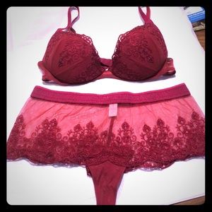 Never worn La Perla Glamour red set 32C / XS